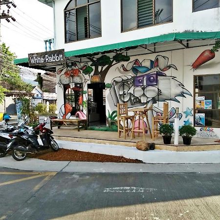 A Pousada White Rabbit Baan Khai Exterior foto
